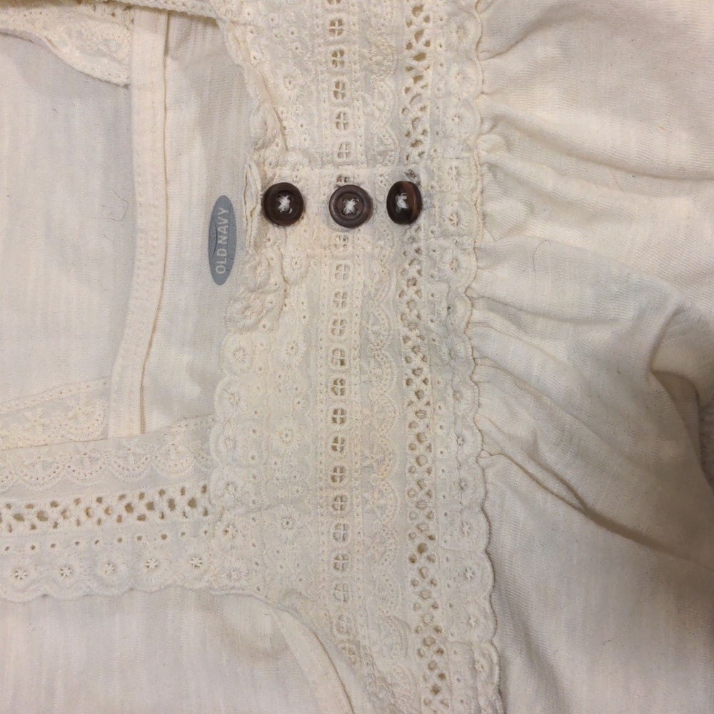 Lace trimmed shorts outfit - Picture 3 of 4